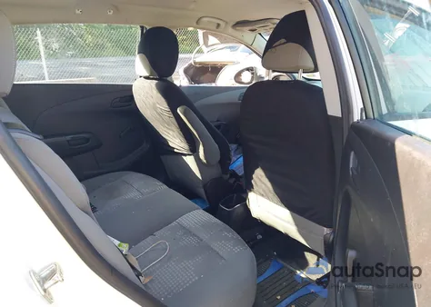 2015 Chevrolet Sonic Ls Auto z USA, uszkodzony, nr VIN 1G1JA6SG8F4131976